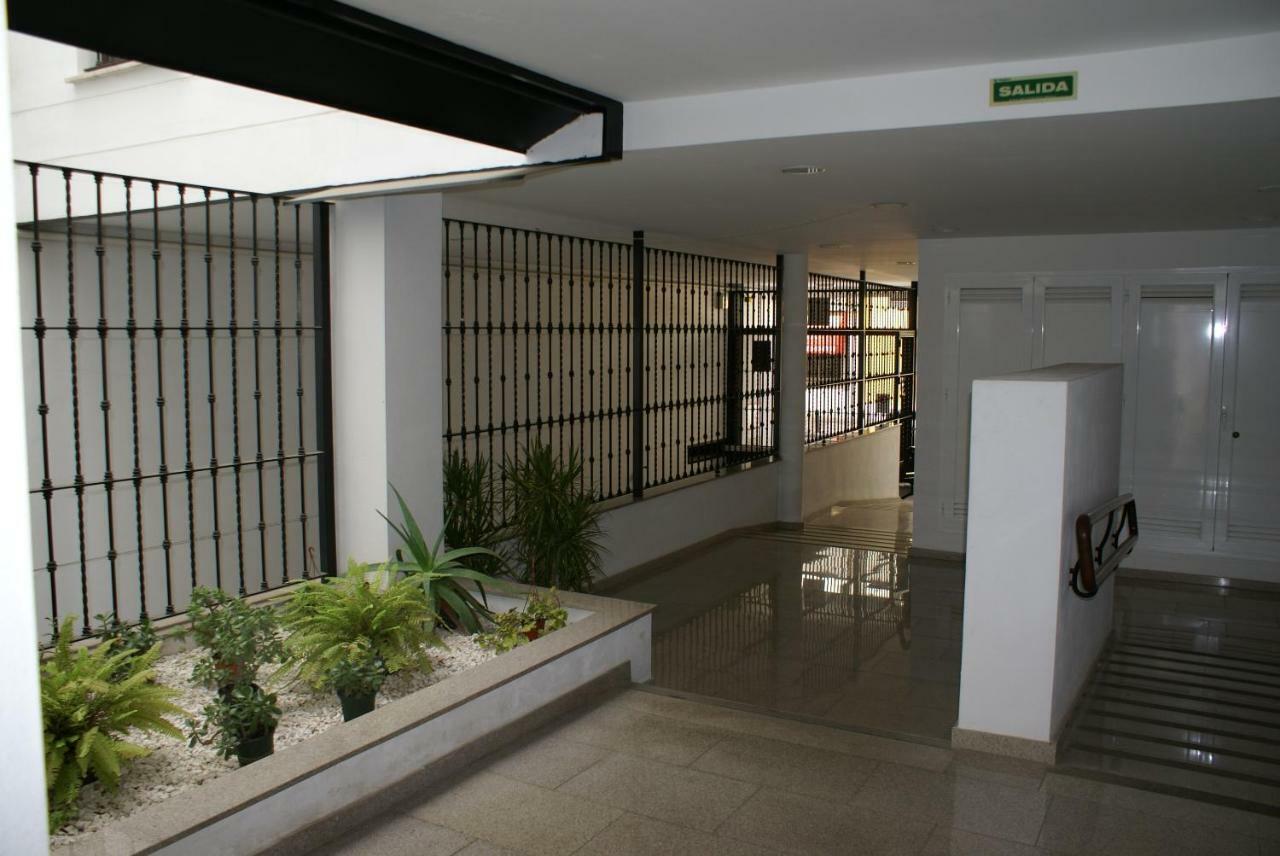 First Floor Close Macarena Church Sevilla Exteriér fotografie